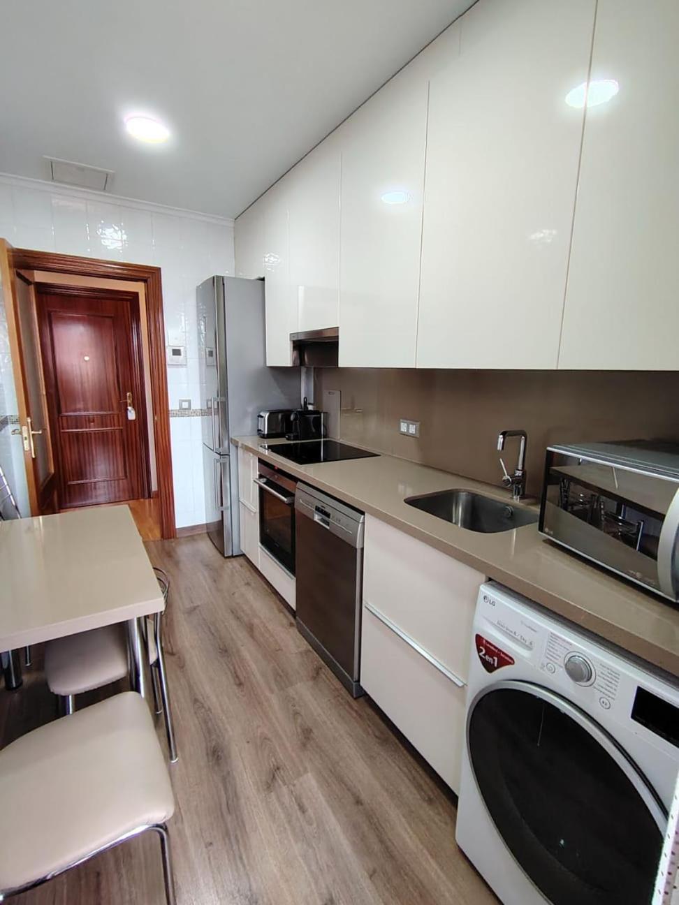 Avello Oviedo Con Parking Apartment Exterior photo