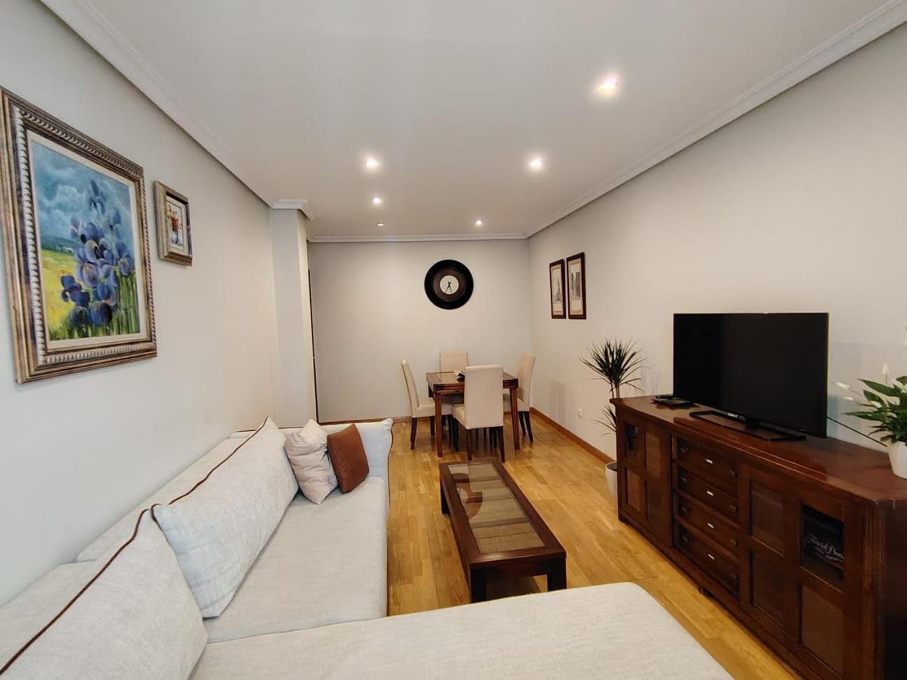 Avello Oviedo Con Parking Apartment Exterior photo