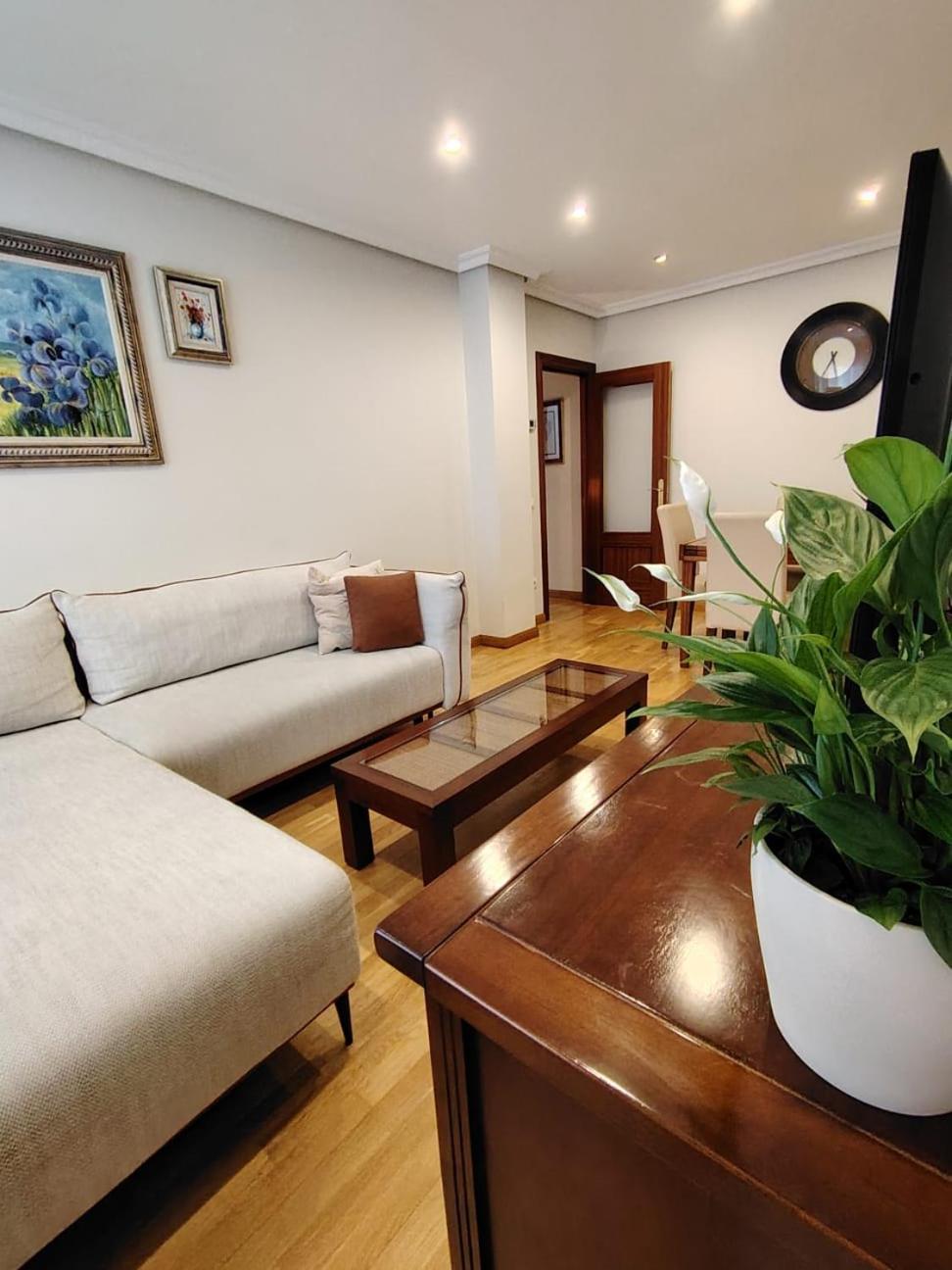 Avello Oviedo Con Parking Apartment Exterior photo